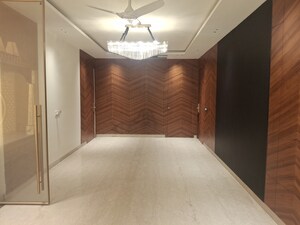 Room in 5 BHK Builder Floor at Ansal Sushant Lok I, Sector 43 – for Sale