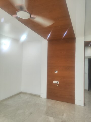 Room in 3 BHK Apartment at Shyamal – for Rent