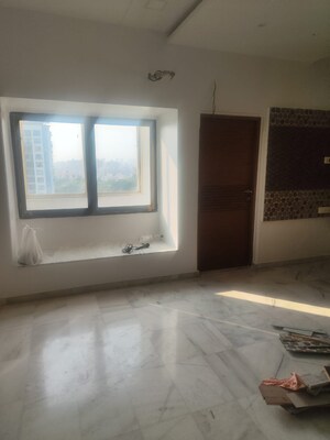 Room in 3 BHK Apartment at Shyamal – for Rent