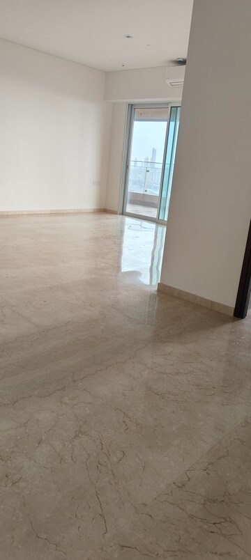 Room in 3 BHK Apartment at Lokhandwala Minerva Mahalaxmi, Mahalaxmi – for Rent