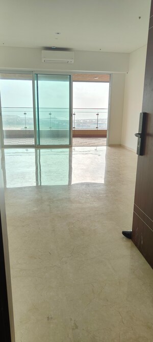 Room in 3 BHK Apartment at Lokhandwala Minerva Mahalaxmi, Mahalaxmi – for Rent