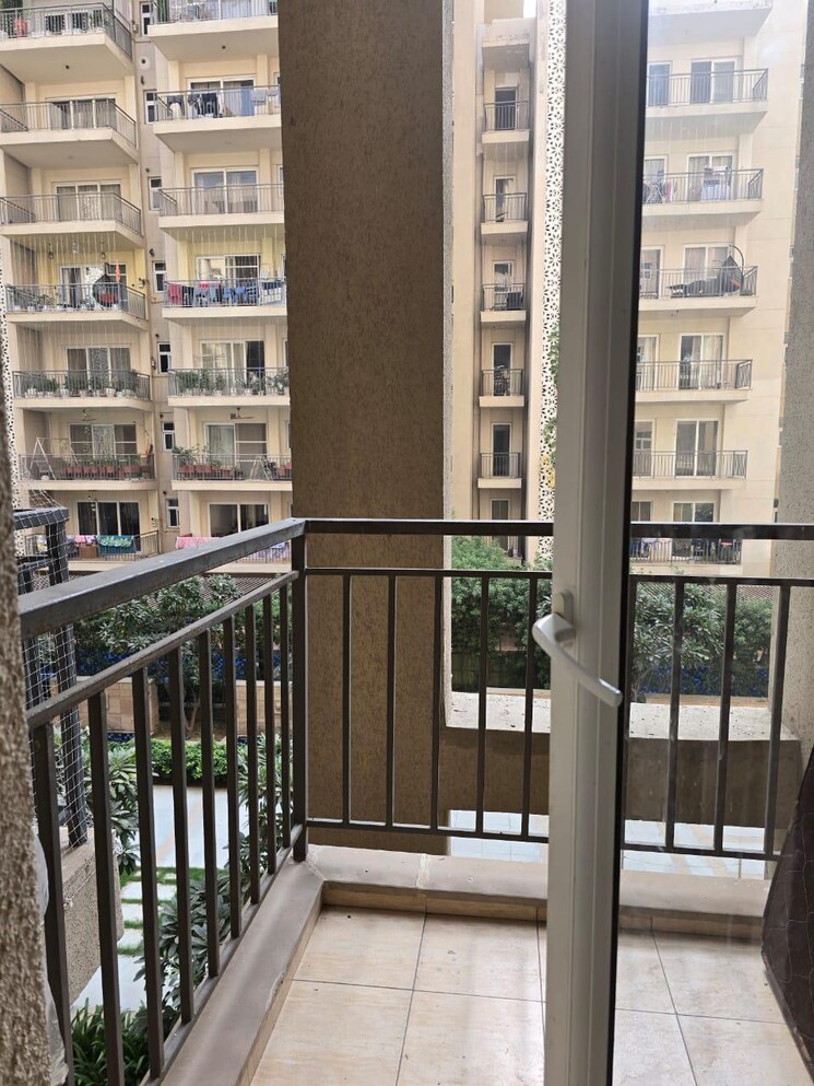 Balcony, srs-pearl-heights 2 Bedroom 910 Sq.Ft. Apartment In Sector 87 Faridabad 9425111