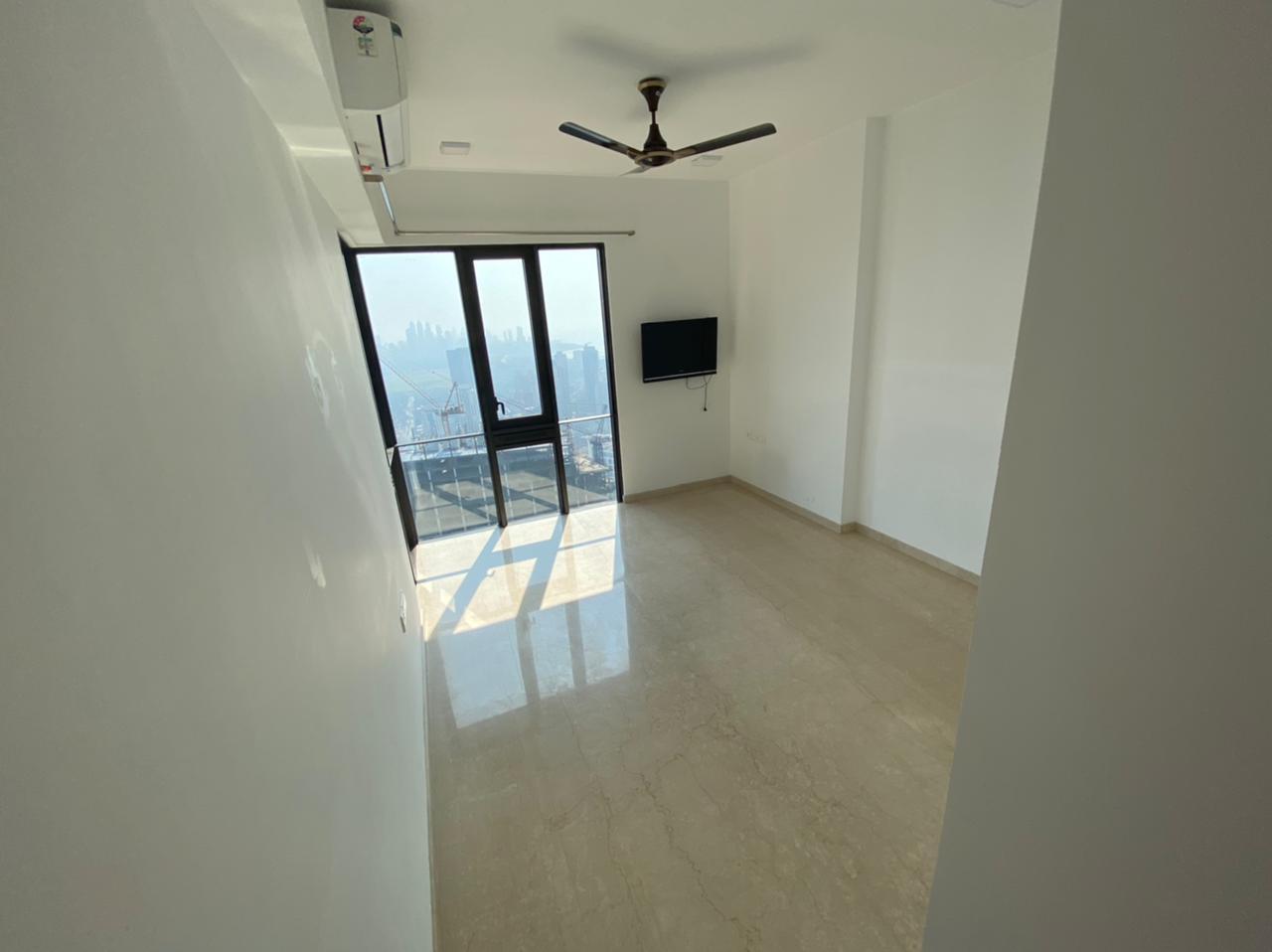 3 BHK + Servant Room Apartment For Rent in Lodha The Park