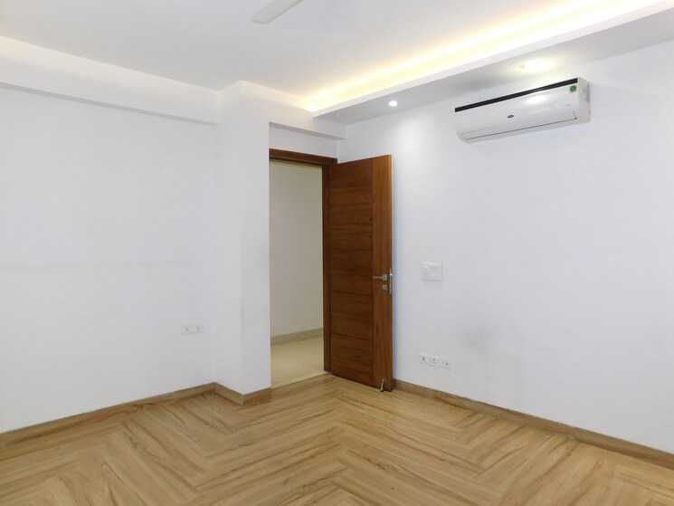 Room, lajpat nagar iii 4 Bedroom 310 Sq.Yd. Builder Floor In Lajpat Nagar Iii Delhi 9425134