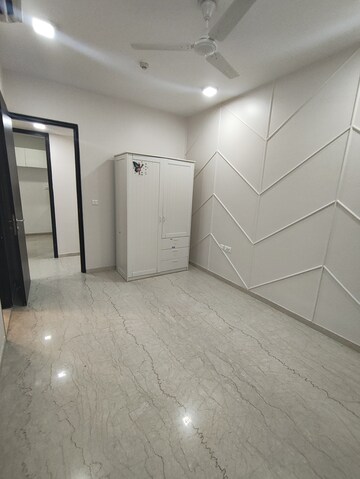 Room in 3 BHK Apartment at Lodha Kiara, Worli – for Rent