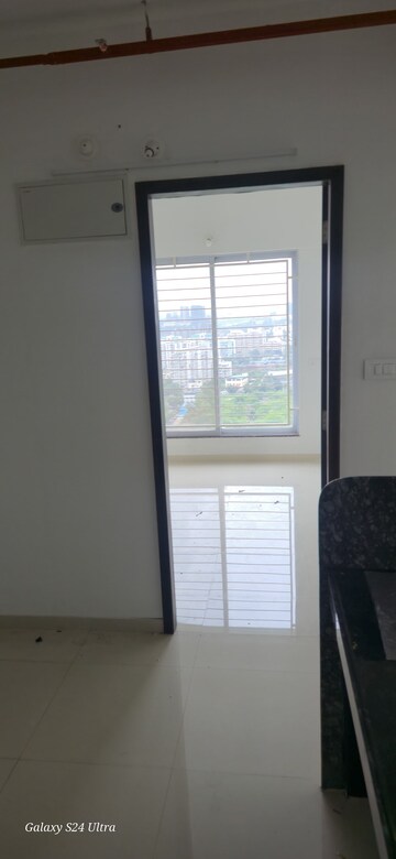 Room in 2 BHK Apartment at Goel Ganga Altus, Kharadi – for Rent