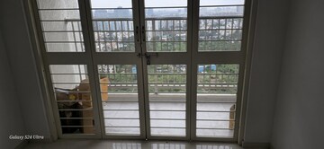 Room in 2 BHK Apartment at Goel Ganga Altus, Kharadi – for Rent