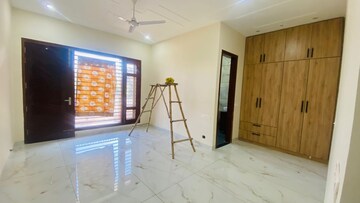 Room in 4 BHK Builder Floor at GMADA Eco City, North Mullanpur – for Rent