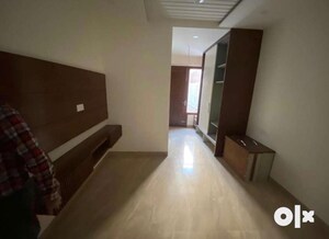 Building Lobby in 3 BHK Builder Floor at Sector 38 – for Rent