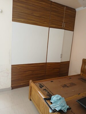 Room in 3 BHK Builder Floor at Sector 38 – for Rent
