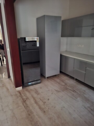 Room in 3 BHK Builder Floor at Sector 15 – for Rent