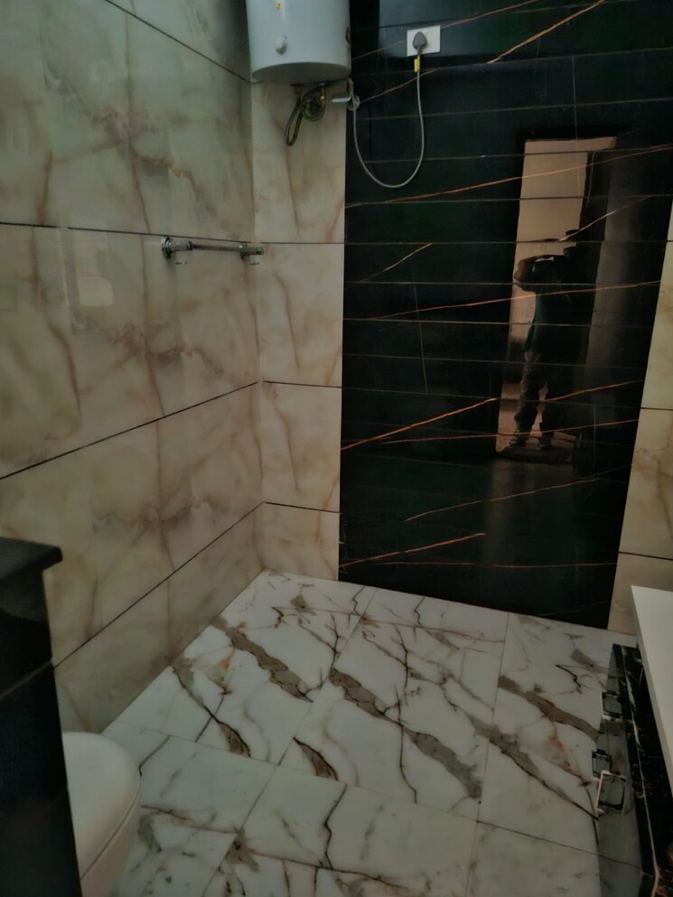 Bathroom, sector 15 3 Bedroom 3400 Sq.Ft. Builder Floor In Sector 15 Chandigarh 9425191