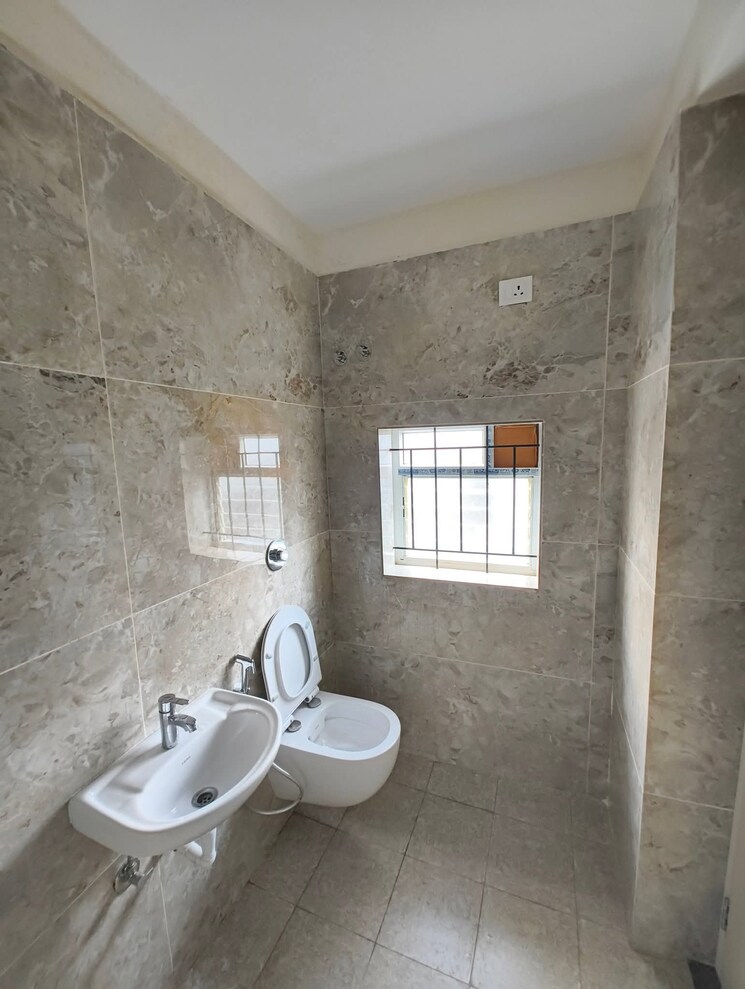 Bathroom, prestige-pine-wood 4 Bedroom 2600 Sq.Ft. Apartment In Koramangala Bangalore 9425206