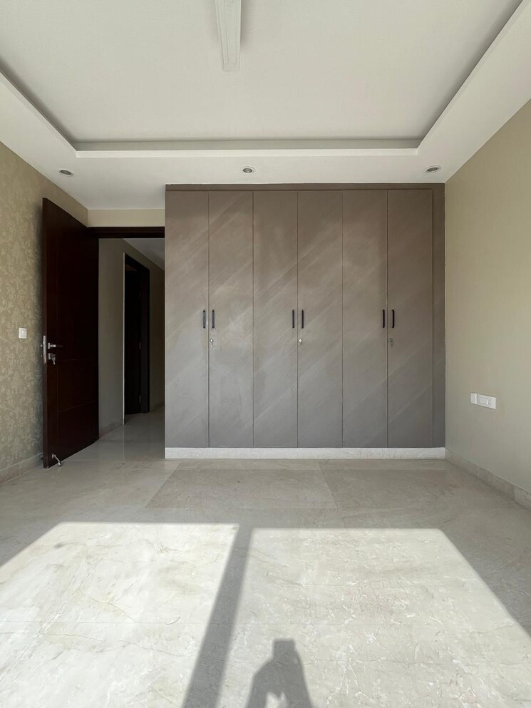 Room, lajpat nagar iii 4 Bedroom 300 Sq.Yd. Builder Floor In Lajpat Nagar Iii Delhi 9425232