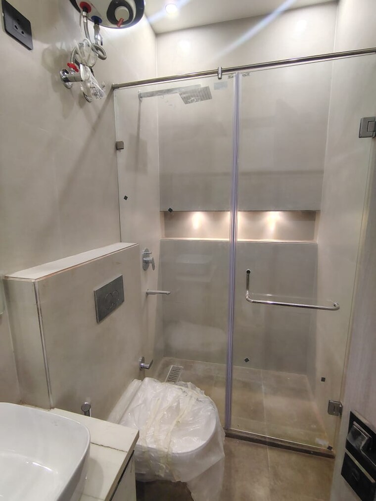 Bathroom, lajpat nagar iii 3 Bedroom 395 Sq.Yd. Builder Floor In Lajpat Nagar Iii Delhi 9425277