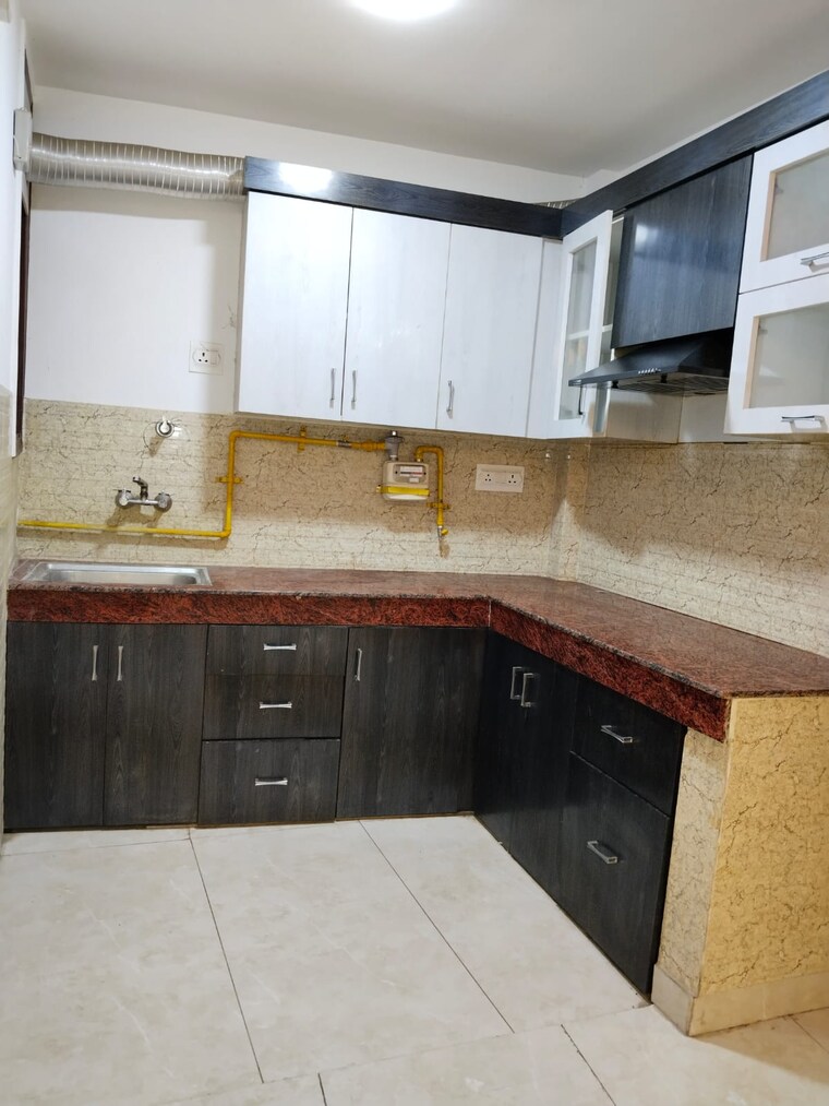Kitchen, lajpat nagar iii 3 Bedroom 400 Sq.Yd. Builder Floor In Lajpat Nagar Iii Delhi 9425289