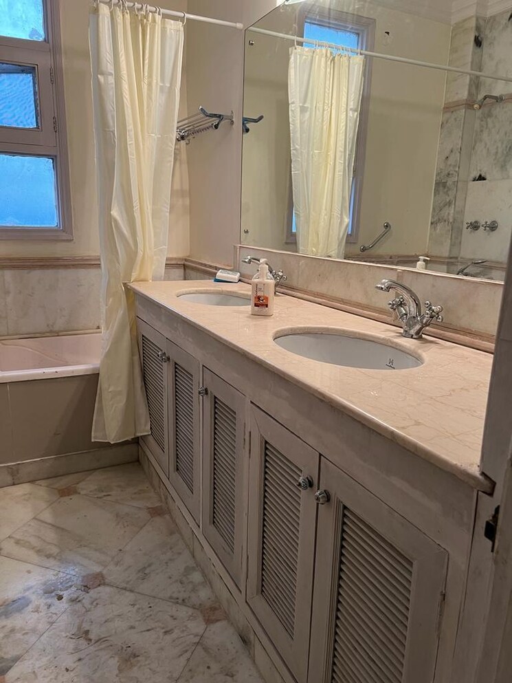 Master Bedroom, greater kailash i 3 Bedroom 3700 Sq.Ft. Builder Floor In Greater Kailash I Delhi 9425299