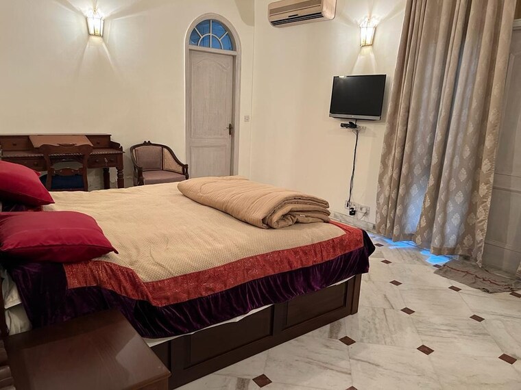 Master Bedroom, greater kailash i 3 Bedroom 3700 Sq.Ft. Builder Floor In Greater Kailash I Delhi 9425299