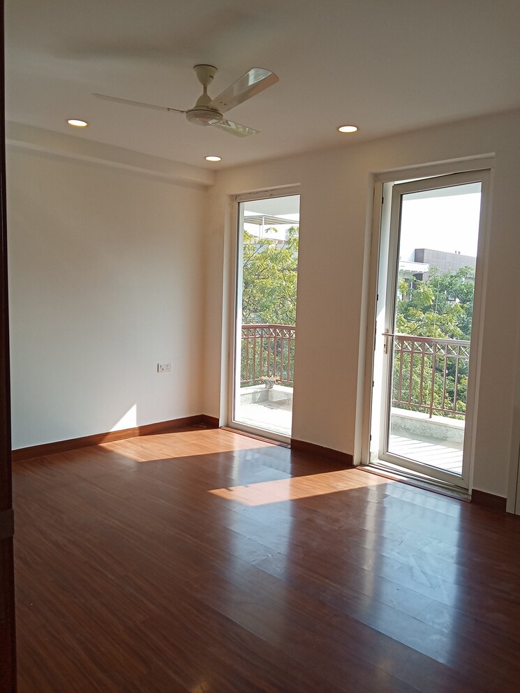 Room, green park 4 Bedroom 2900 Sq.Ft. Builder Floor In Green Park Delhi 9425300