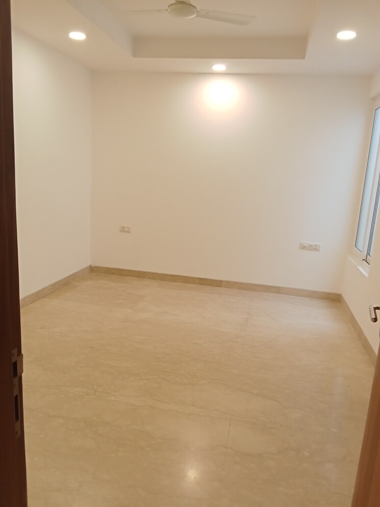 Room, green park 4 Bedroom 2900 Sq.Ft. Builder Floor In Green Park Delhi 9425300