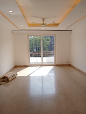 Room in 4 BHK Builder Floor at Green Park – for Rent