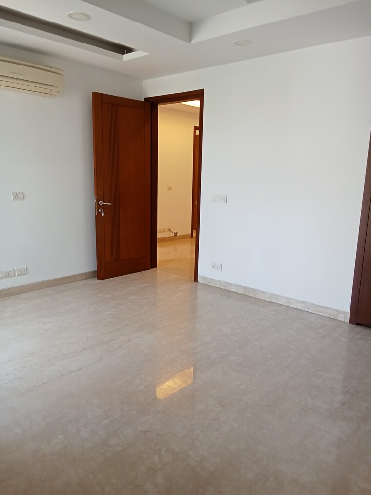 Room, green park 4 Bedroom 2900 Sq.Ft. Builder Floor In Green Park Delhi 9425300
