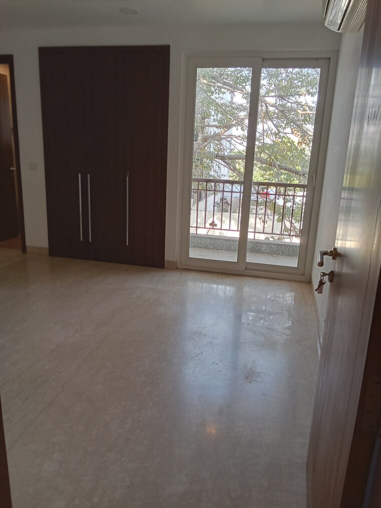 Room, green park 4 Bedroom 2900 Sq.Ft. Builder Floor In Green Park Delhi 9425300