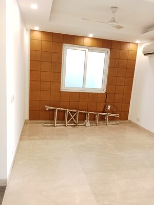 Room in 4 BHK Builder Floor at Green Park – for Rent