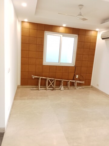 Room in 4 BHK Builder Floor at Green Park – for Rent