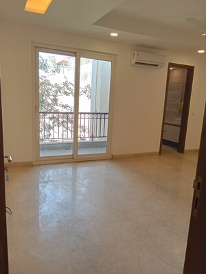Room in 4 BHK Builder Floor at Green Park – for Rent