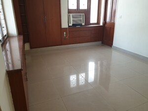Room in 3 BHK Builder Floor at Green Park – for Rent