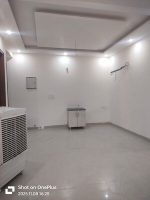 Room in 3 BHK Builder Floor at Anamika Enclave, Sector 14 – for Rent
