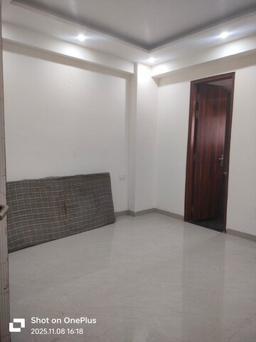 Room in 3 BHK Builder Floor at Anamika Enclave, Sector 14 – for Rent