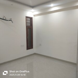 Room in 3 BHK Builder Floor at Anamika Enclave, Sector 14 – for Rent