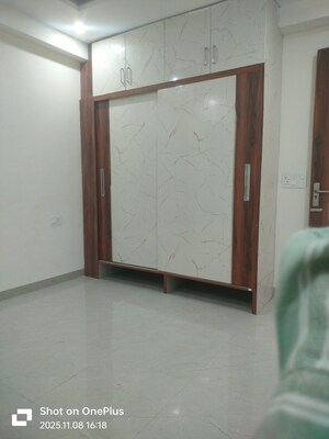 Room in 3 BHK Builder Floor at Anamika Enclave, Sector 14 – for Rent