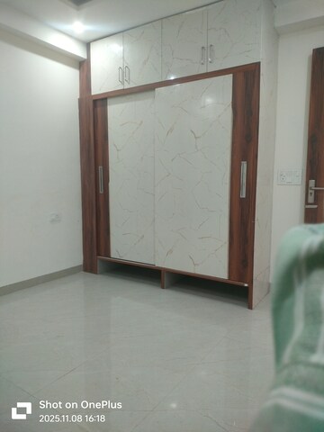 Room in 3 BHK Builder Floor at Anamika Enclave, Sector 14 – for Rent