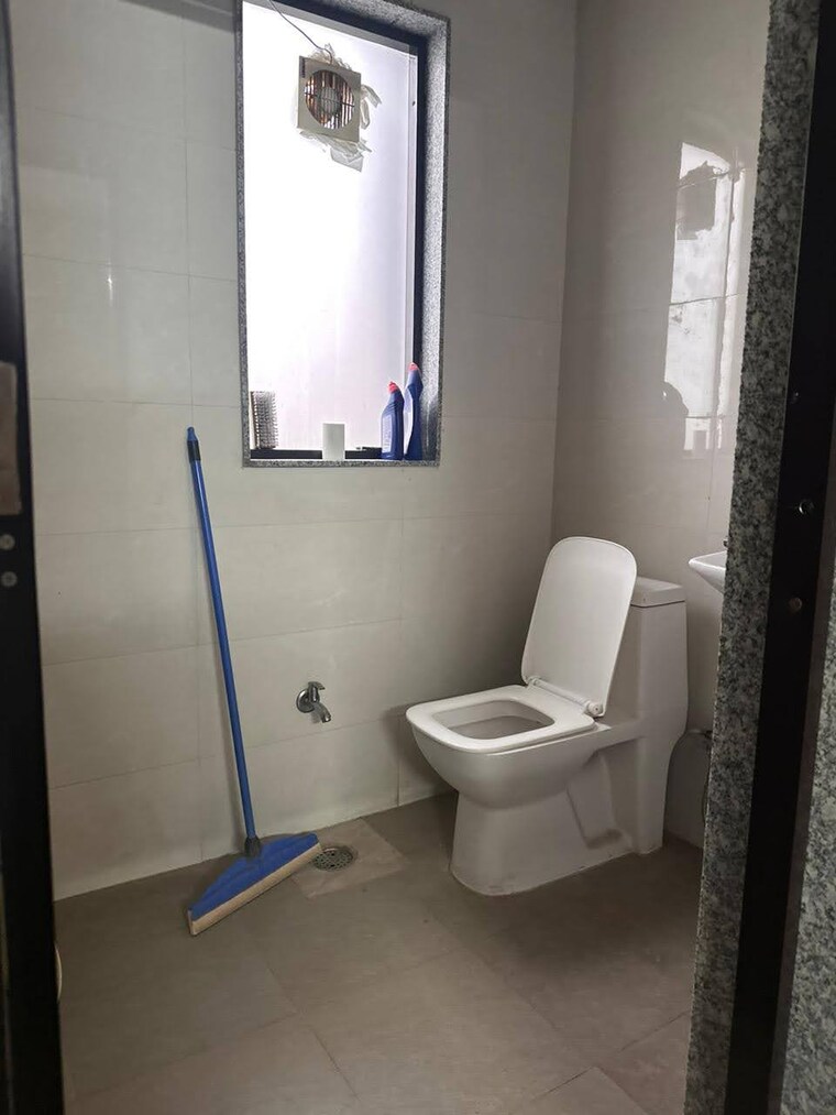 Attached Bathroom, sector 15 3 Bedroom 1500 Sq.Ft. Builder Floor In Sector 15 Gurgaon 9425345