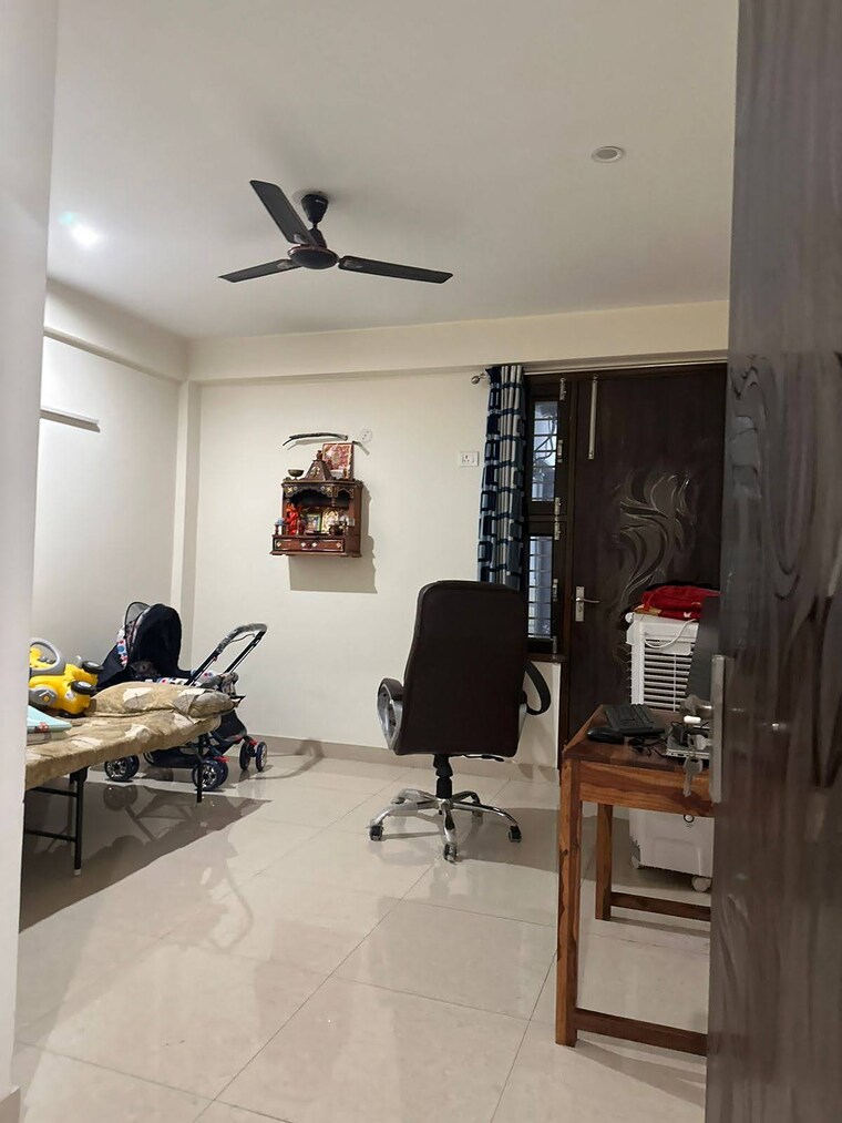 Living Room, sector 15 3 Bedroom 1500 Sq.Ft. Builder Floor In Sector 15 Gurgaon 9425345