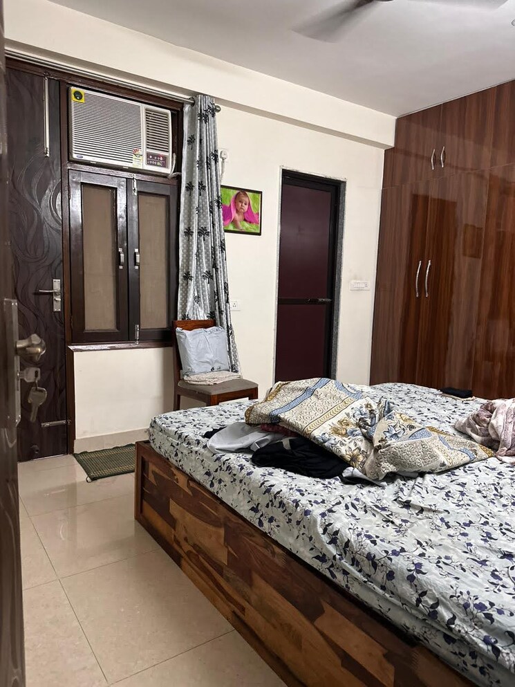 Bedroom, sector 15 3 Bedroom 1500 Sq.Ft. Builder Floor In Sector 15 Gurgaon 9425345