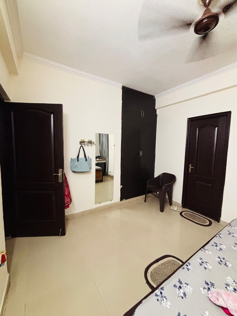 Team Area, aims-golf-city 3 Bedroom 1350 Sq.Ft. Apartment In Sector 75 Noida 9425346