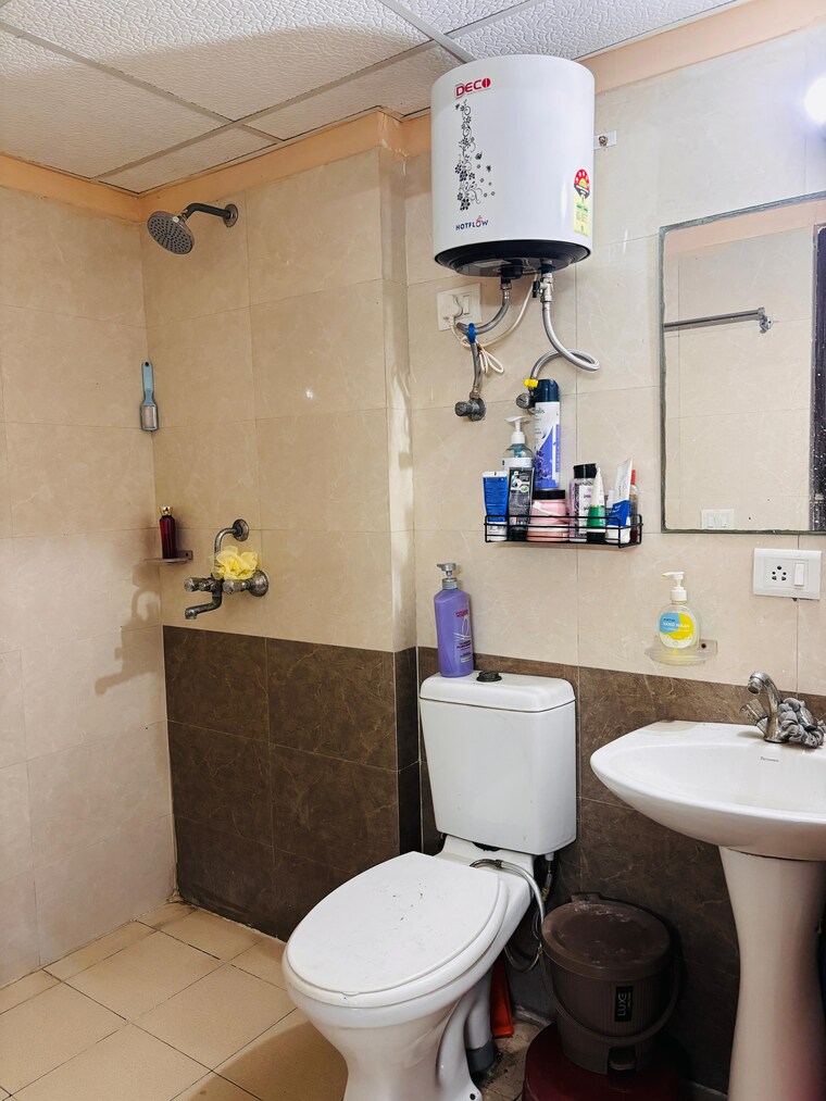 Team Area, aims-golf-city 3 Bedroom 1350 Sq.Ft. Apartment In Sector 75 Noida 9425346