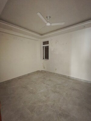 Room in 3 BHK Builder Floor at Sultanpur – for Rent