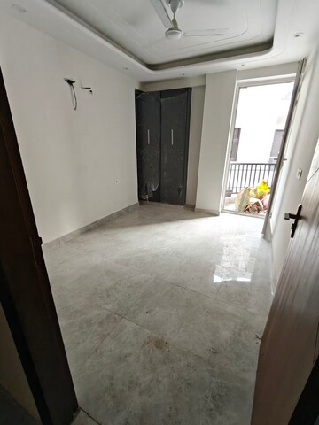 Room in 3 BHK Builder Floor at Sultanpur – for Rent