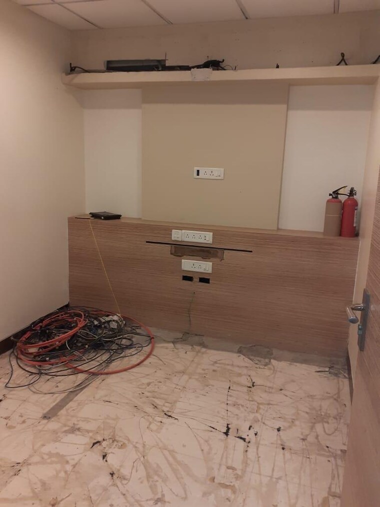 Room, mathuradas-mills-estate Commercial Office Space 2400 Sq.Ft. In Lower Parel Mumbai 9425361