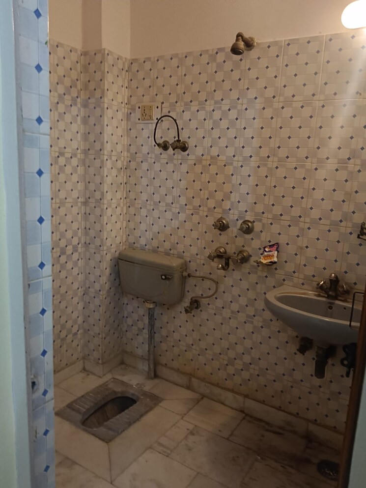 Bathroom, panchsheel vihar 2 Bedroom 675 Sq.Ft. Builder Floor In Panchsheel Vihar Delhi 9425374