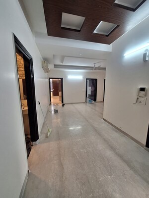 Building Lobby in 4 BHK Builder Floor at Palam Vihar Residents Association, Palam Vihar – for Rent