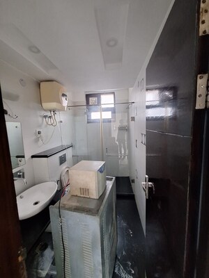 Master Bedroom in 4 BHK Builder Floor at Palam Vihar Residents Association, Palam Vihar – for Rent