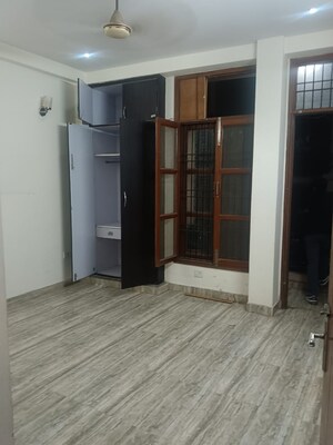Room in 3 BHK Builder Floor at Panchsheel Vihar – for Rent