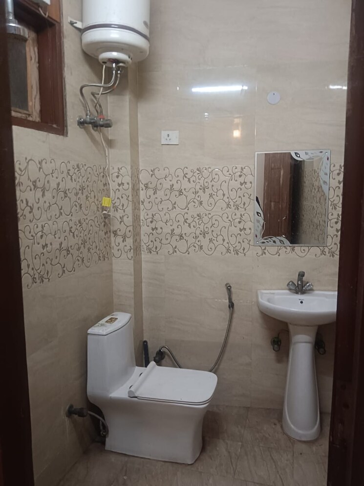 Bathroom, panchsheel vihar 3 Bedroom 1215 Sq.Ft. Builder Floor In Panchsheel Vihar Delhi 9425403