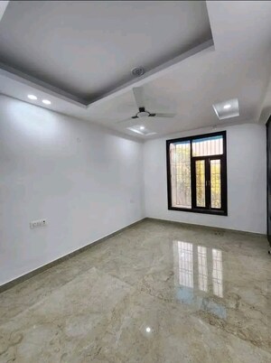 Room in 3 BHK Builder Floor at Chattarpur – for Rent